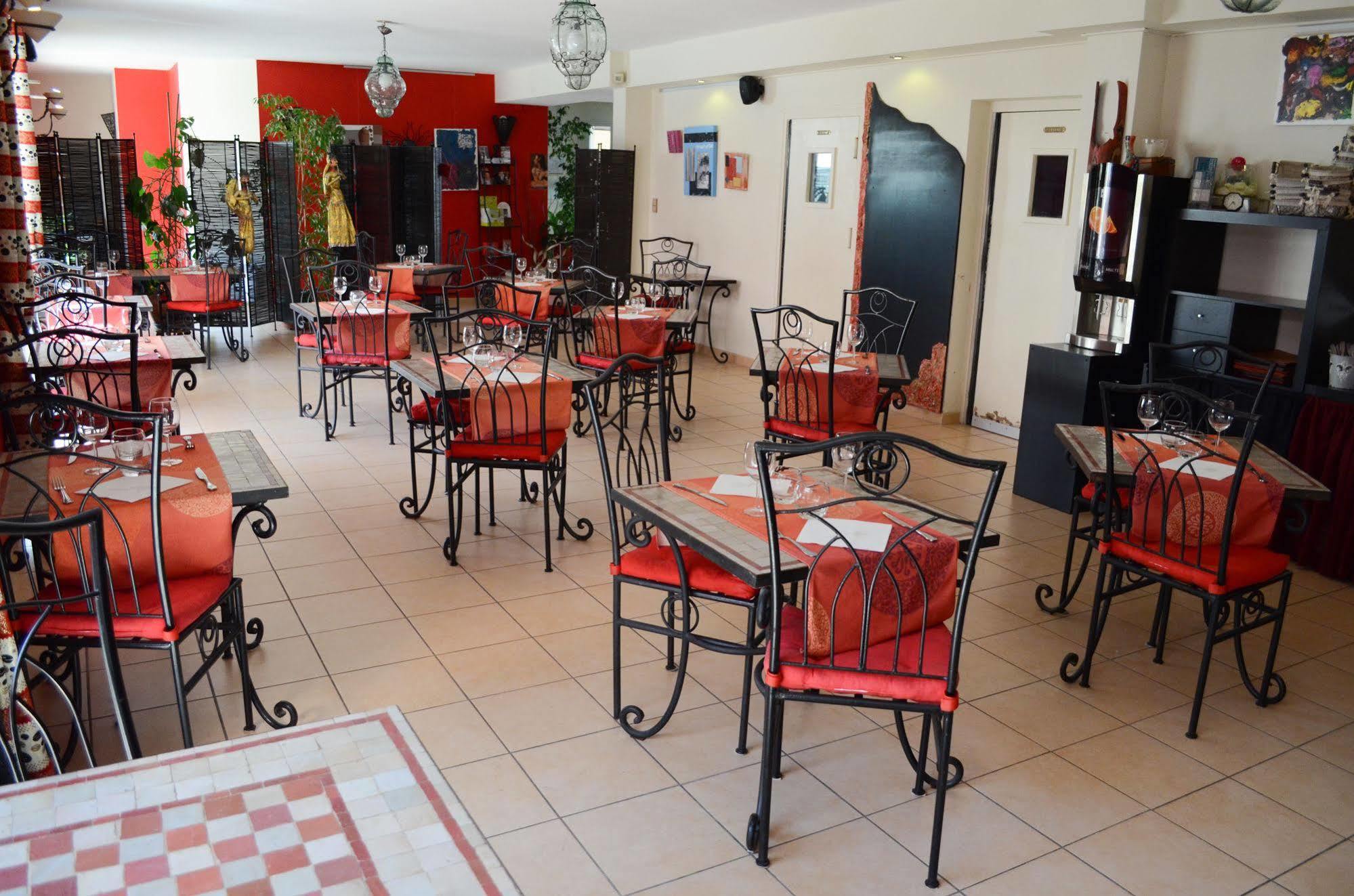 Logis Hotel De La Clape Narbonne-Plage Exterior photo